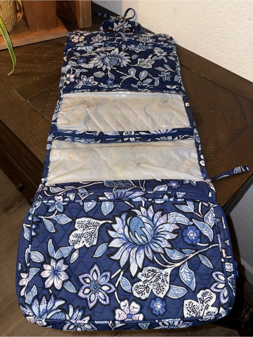 Vera Bradley Hanging Travel Organizer Blue Floral Quilted Toiletry Cosmetic Bag - Picture 7 of 9